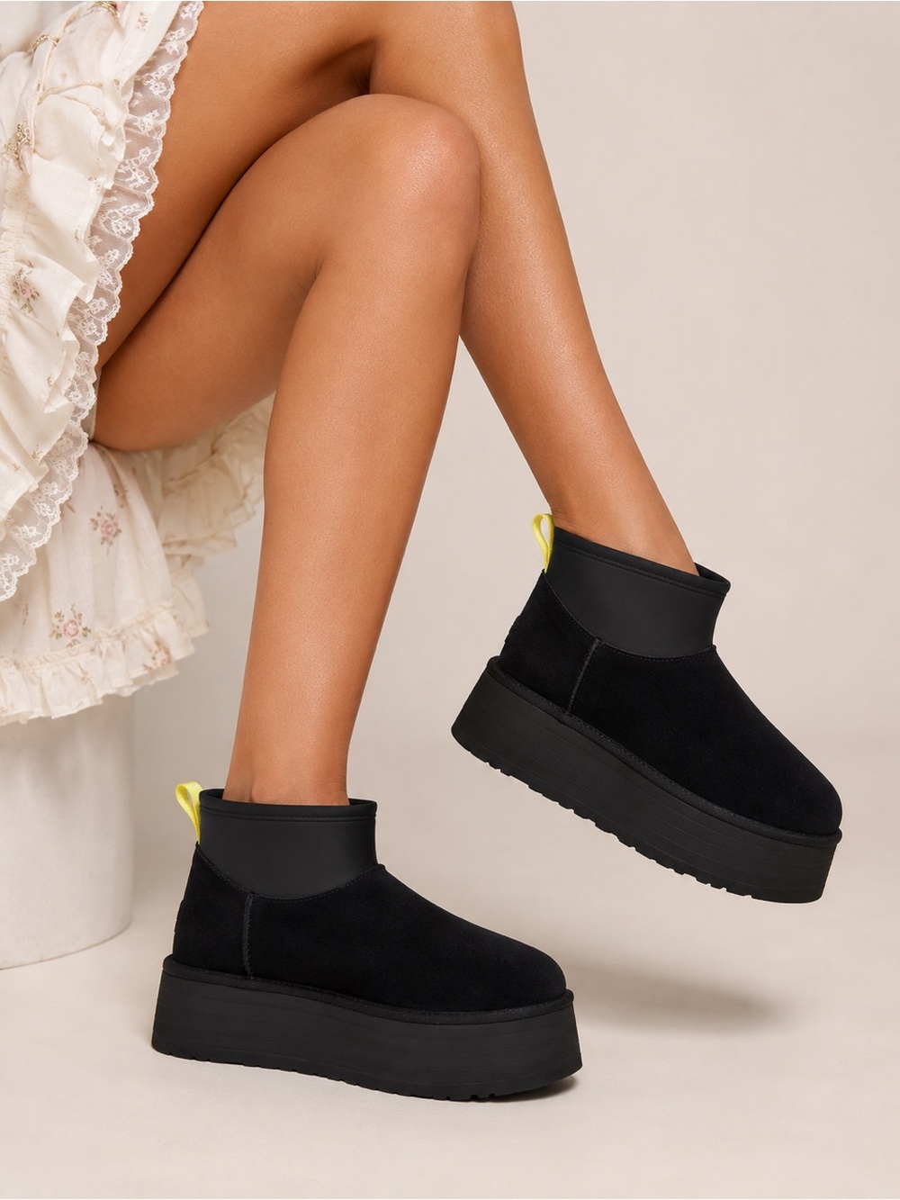 NWT box UGG Classic Mini Platform Boot Black Waterproof Suede Size 7